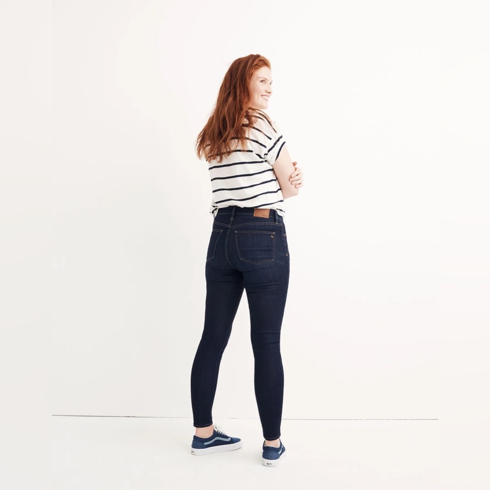 Madewell Petite 9" Mid-Rise Skinny Jeans in Larkspur Wash - Picture 2 of 8